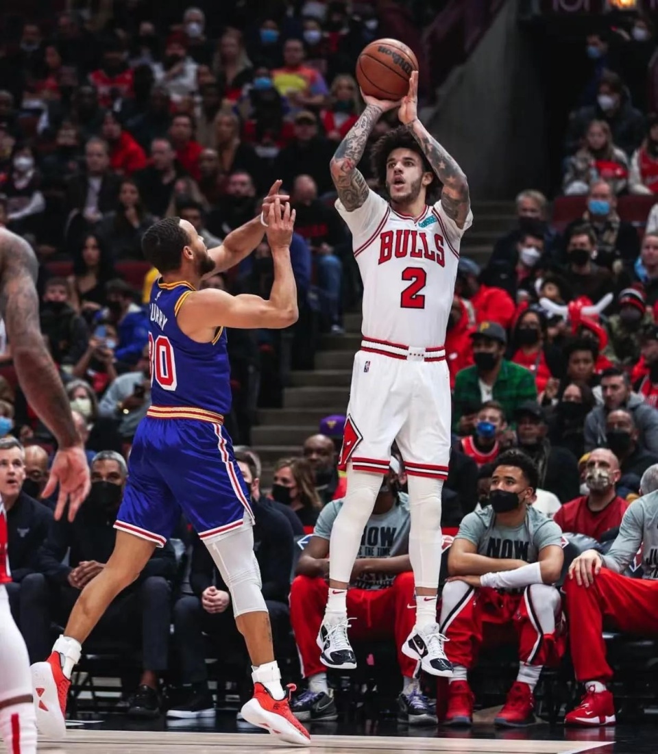 在完成抢断 在完成抢断